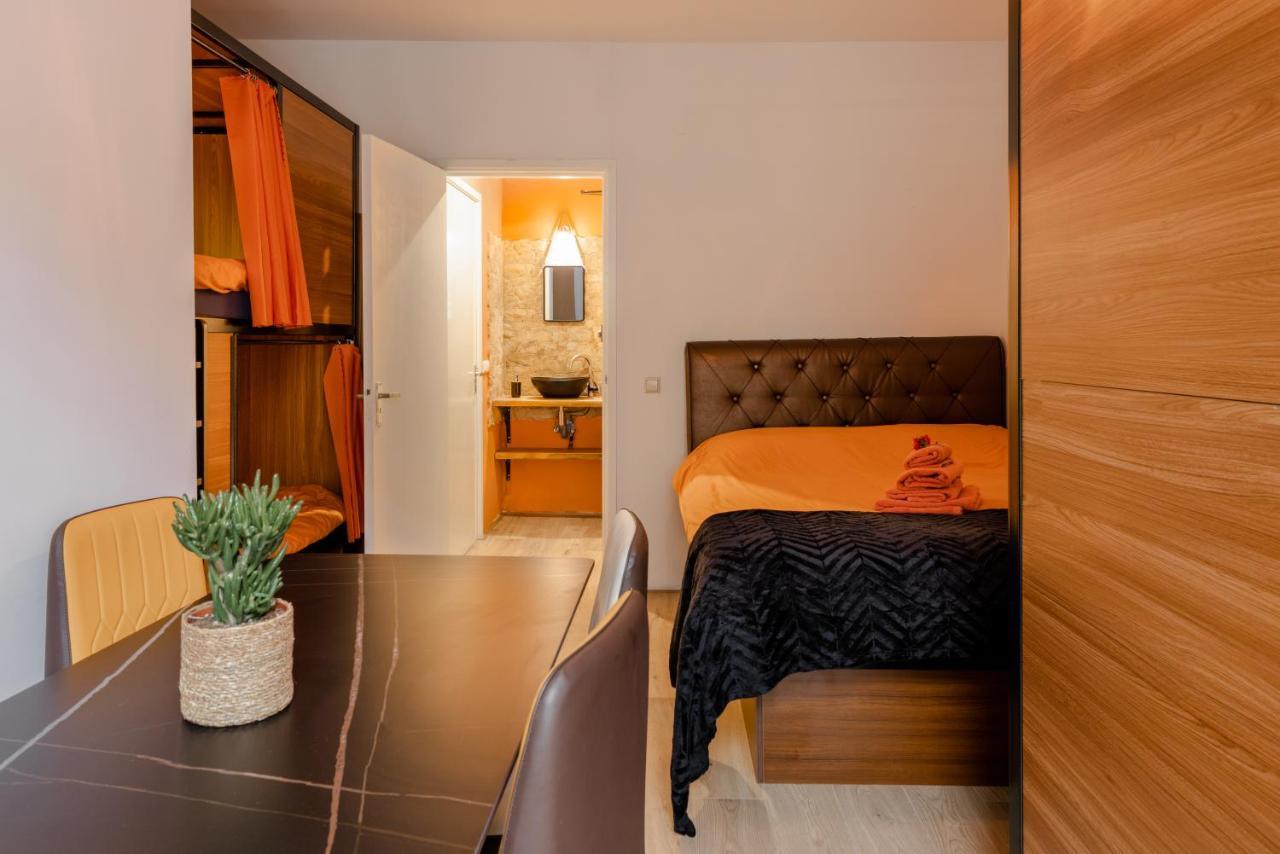 Recharge Hostel Rotterdam Eksteriør billede