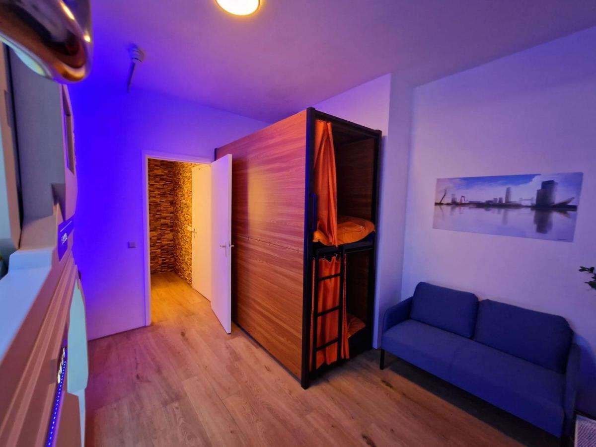 Recharge Hostel Rotterdam Eksteriør billede