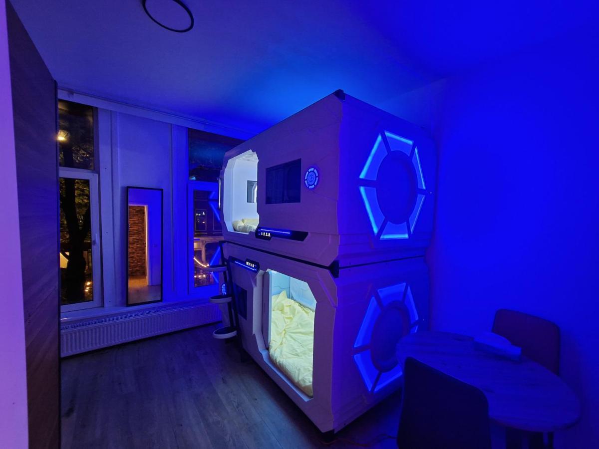 Recharge Hostel Rotterdam Eksteriør billede