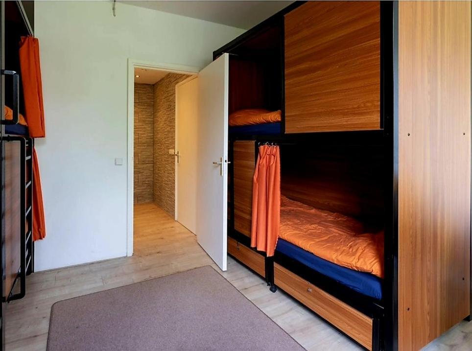 Recharge Hostel Rotterdam Eksteriør billede