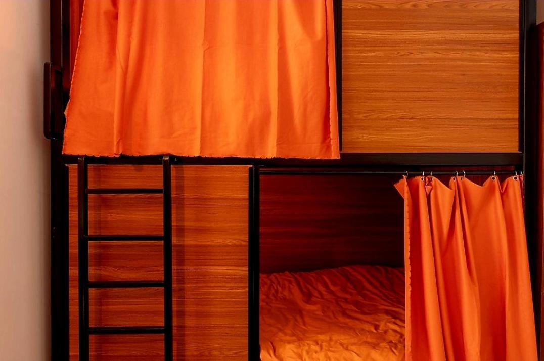 Recharge Hostel Rotterdam Eksteriør billede