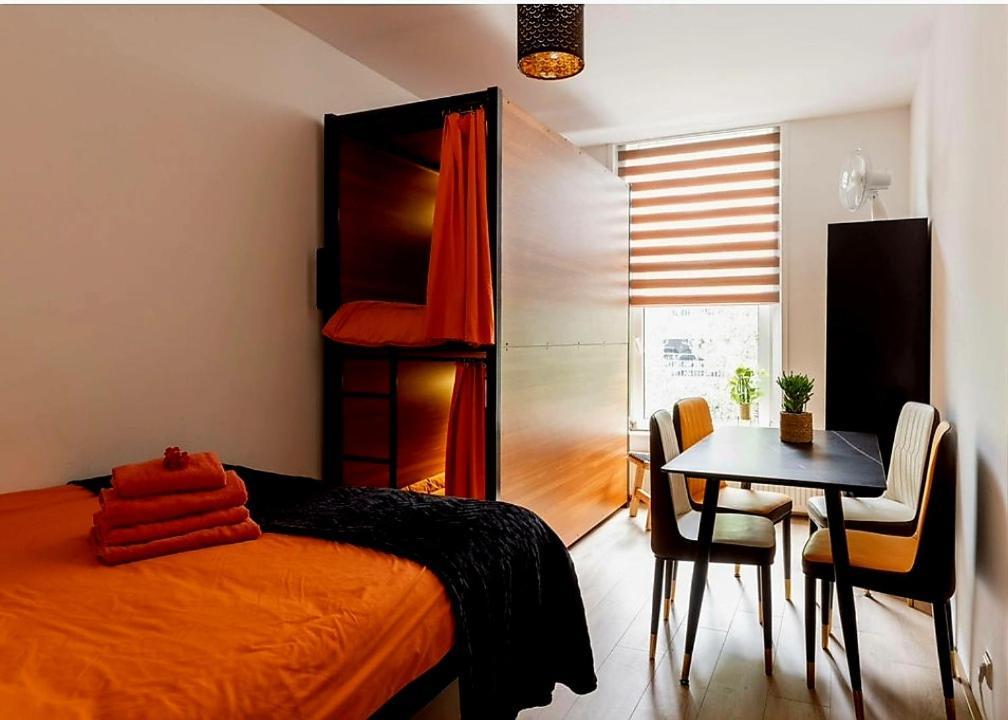 Recharge Hostel Rotterdam Eksteriør billede